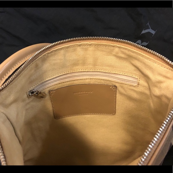 Authentic BURBERRY Shoulder Bag. - Picture 7 of 11